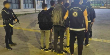 afyonkarahisarda-gocmen-kacakciligi-operasyonunda-8-duzensiz-gocmen-yakalandi-wWspST2V.jpg