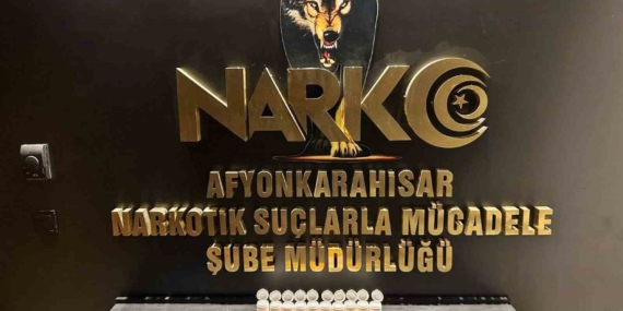 afyonkarahisarda-uyusturucu-emdirilmis-pecete-ve-508-adet-sentetik-ecza-maddesi-ele-gecirildi-YsfyQsmt.jpg