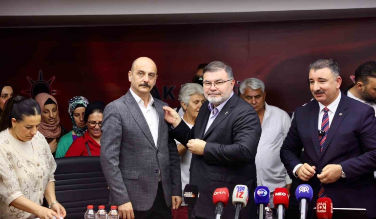 ak-parti-izmire-370-yeni-katilim-NzMJQTh7.jpg