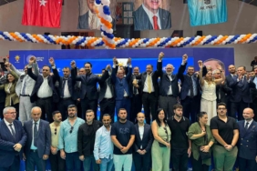 ak-partiye-manisada-toplu-katilim-612-kisiye-rozet-takildi-Wprl5pNq.jpg
