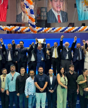 ak-partiye-manisada-toplu-katilim-612-kisiye-rozet-takildi-Wprl5pNq.jpg