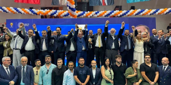 ak-partiye-manisada-toplu-katilim-612-kisiye-rozet-takildi-Wprl5pNq.jpg