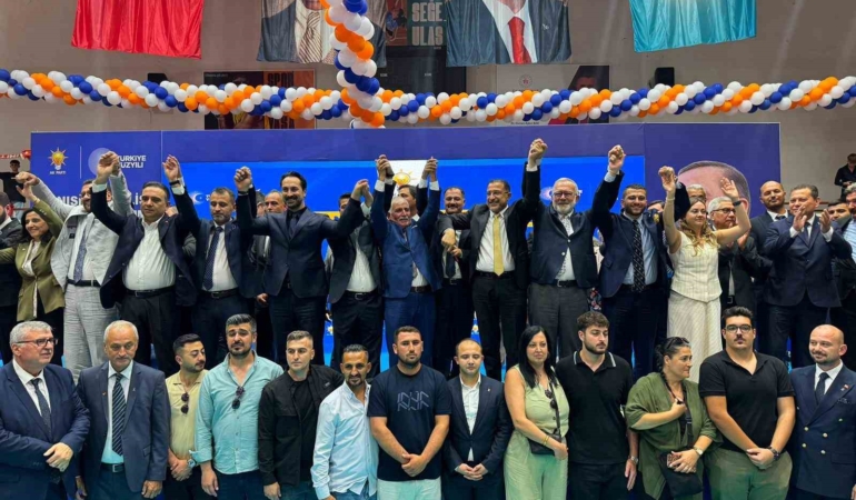 ak-partiye-manisada-toplu-katilim-612-kisiye-rozet-takildi-Wprl5pNq.jpg