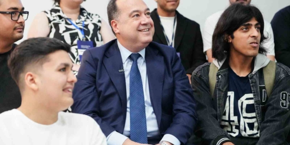 akademi-manisa-genclerle-bulustu-sEJQD8sJ.jpg