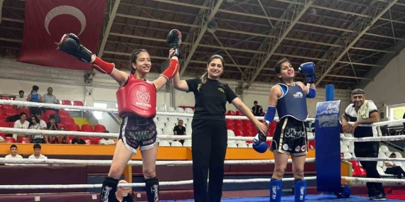akhisarda-6-ilden-200-sporcu-ringe-cikti-sampiyon-manisa-oldu-c4DmhwHw.jpg