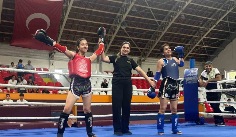 akhisarda-6-ilden-200-sporcu-ringe-cikti-sampiyon-manisa-oldu-c4DmhwHw.jpg