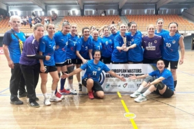 aliaga-veteran-hentbol-takimi-avrupa-4su-oldu-aPGCkZ8P.jpg