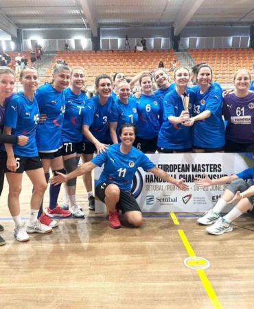 aliaga-veteran-hentbol-takimi-avrupa-4su-oldu-aPGCkZ8P.jpg
