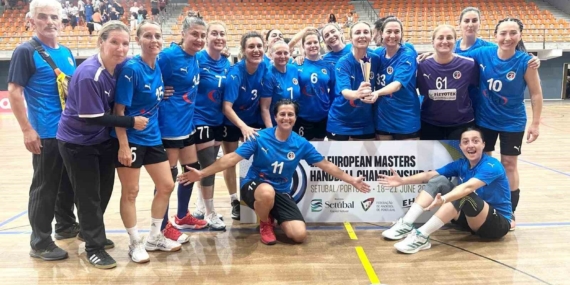 aliaga-veteran-hentbol-takimi-avrupa-4su-oldu-aPGCkZ8P.jpg