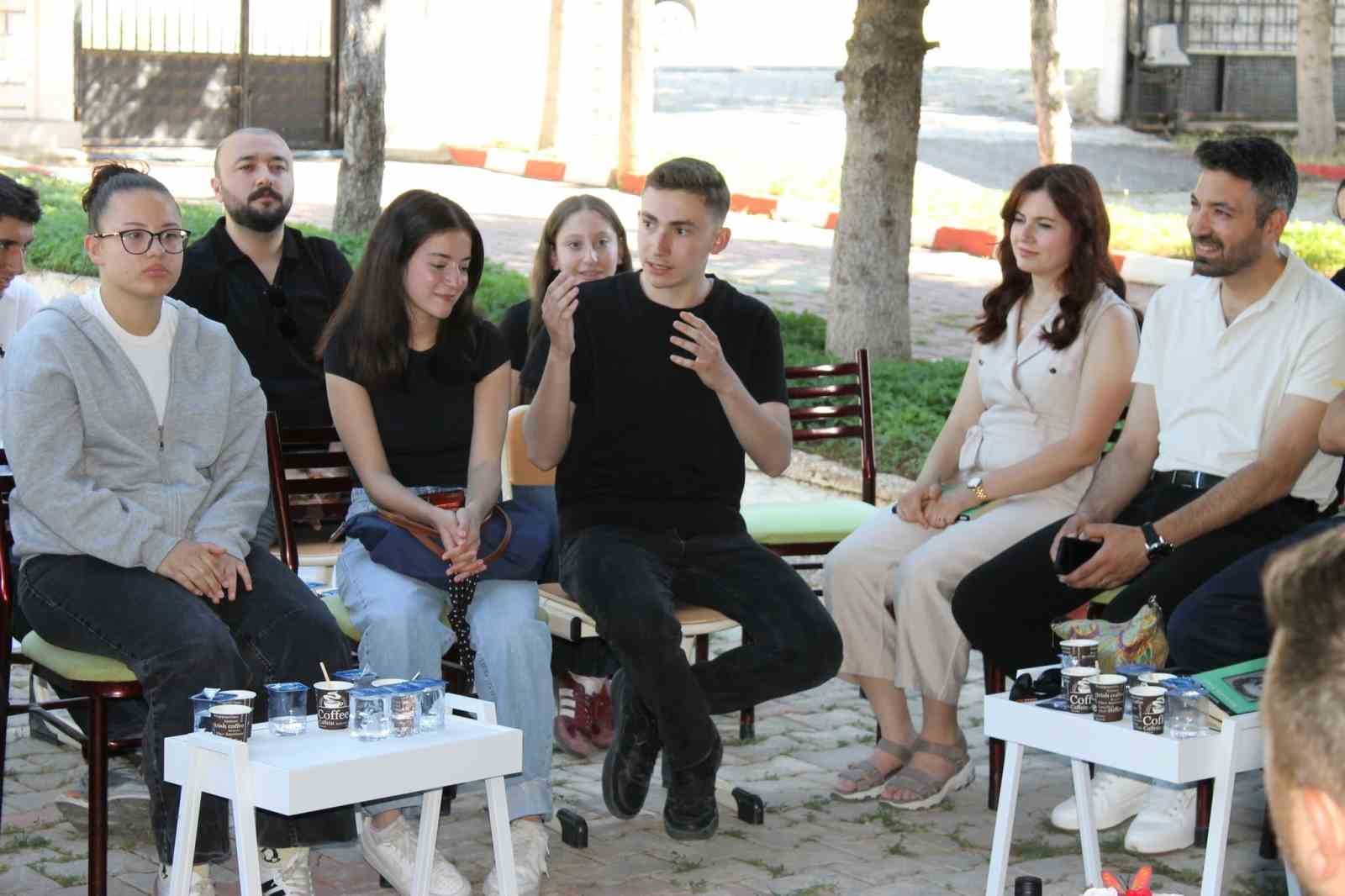 altintasta-kitap-soylesisi-Aya14JJU.jpg