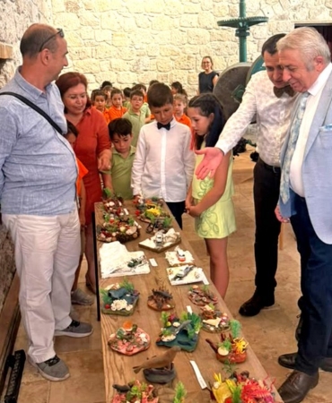 atiklar-minik-ellerde-sanat-eserine-donustu-U521LktU.jpg