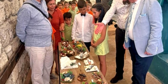 atiklar-minik-ellerde-sanat-eserine-donustu-U521LktU.jpg