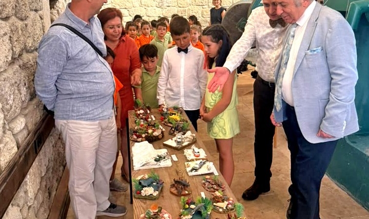 atiklar-minik-ellerde-sanat-eserine-donustu-U521LktU.jpg