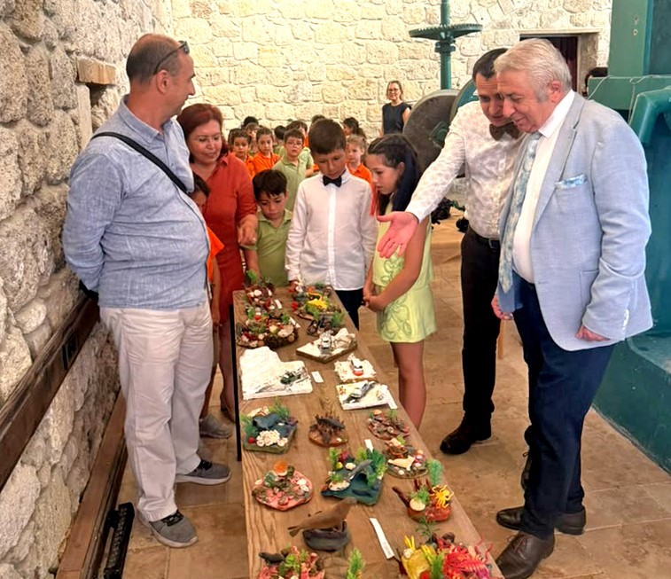 atiklar-minik-ellerde-sanat-eserine-donustu-U521LktU.jpg