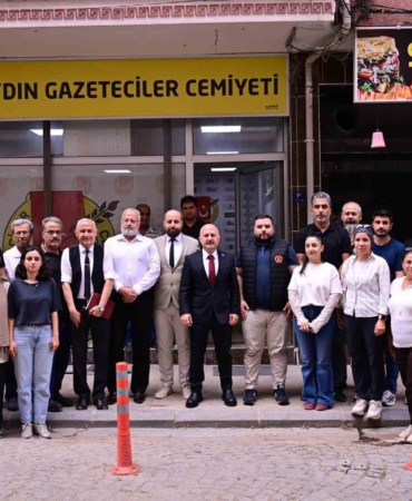aydin-basiniyla-bir-araya-gelen-vali-varol-basini-onemli-bir-paydas-olarak-goruyoruz-VRjMtmrr.jpg
