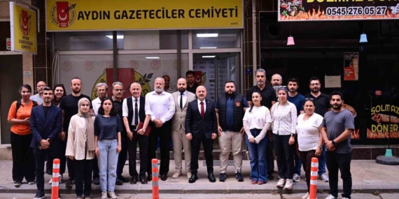 aydin-basiniyla-bir-araya-gelen-vali-varol-basini-onemli-bir-paydas-olarak-goruyoruz-VRjMtmrr.jpg