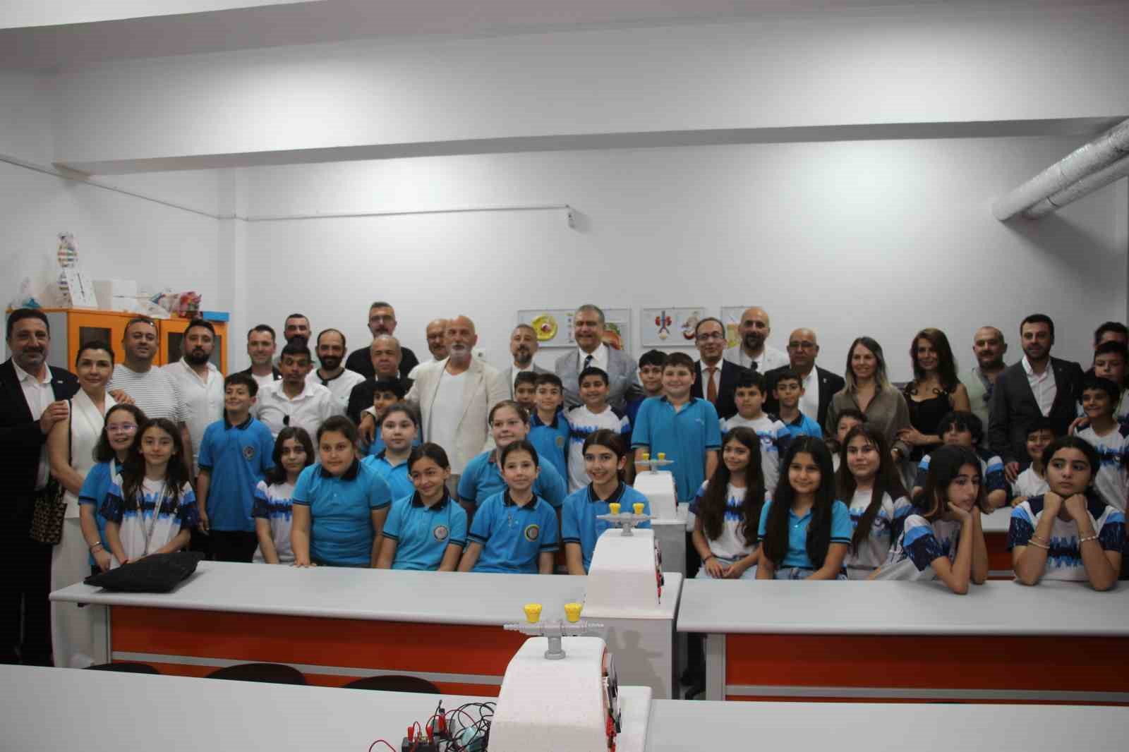aydin-besiktaslilar-derneginden-egitime-destek-PMI2cz1L.jpg