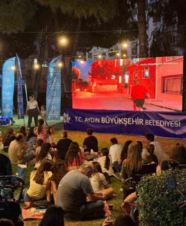 aydin-buyuksehir-belediyesinin-acik-hava-sinema-etkinlikleri-suruyor-Ulu3DaBR.jpg