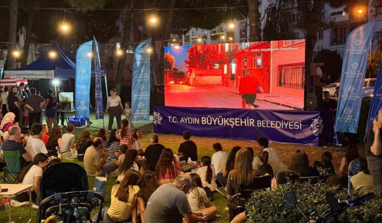 aydin-buyuksehir-belediyesinin-acik-hava-sinema-etkinlikleri-suruyor-Ulu3DaBR.jpg