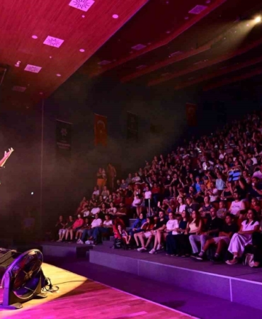 aydin-buyuksehir-belediyesinin-konser-heyecani-didime-tasindi-f4Rj4e3m.jpg