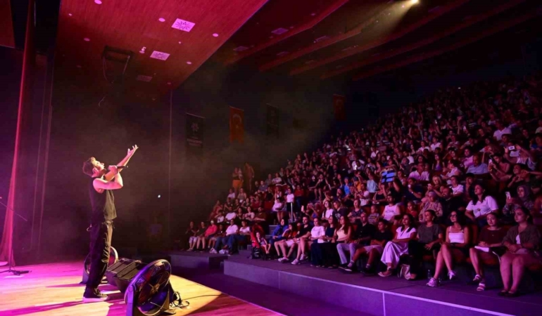 aydin-buyuksehir-belediyesinin-konser-heyecani-didime-tasindi-f4Rj4e3m.jpg