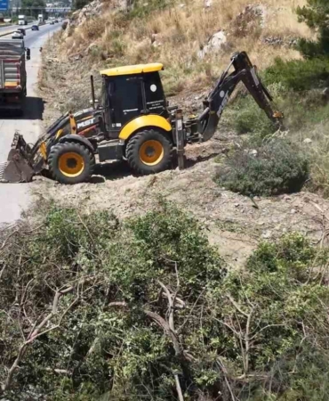 aydin-orman-isletmeden-yanginlara-karsi-yol-kenari-temizligi-RcD3wY4m.jpg