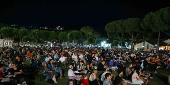 aydinda-acik-hava-sinemasi-yaz-aksamlarina-renk-katti-pR7QfhPI.jpg