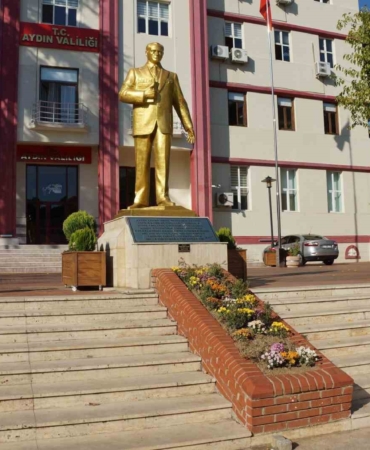 aydinda-kaymakam-ve-vali-yardimcilari-degisti-uIDawyds.jpg