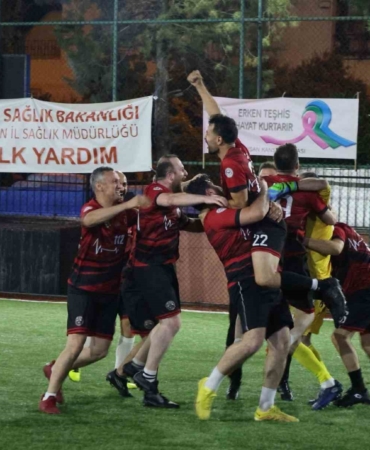 aydinda-saglik-calisanlarinin-futbol-heyecani-sona-erdi-UJhewfTU.jpg