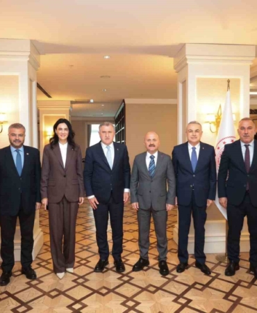 aydinin-spor-yatirimlari-bakan-bak-ile-gorusuldu-ne8SFP1z.jpg