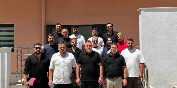 aydinli-berber-ve-kuaforlerden-huzurevi-sakinlerine-gonul-dokunusu-7jmTfM81.jpg