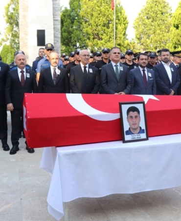 aydinli-sehit-polis-memuru-denizlide-topraga-verildi-6G1sTTtb.jpg