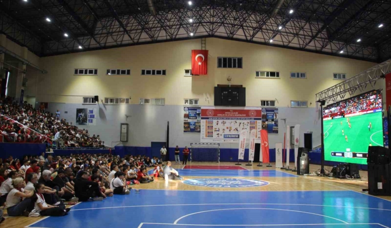 aydinlilar-dunya-kupasi-macini-birlikte-izledi-pY3lxa76.jpg