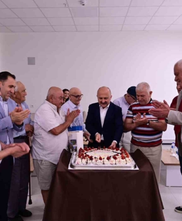 babalar-gununde-huzurevi-sakinleri-ve-sehit-babasi-unutulmadi-1EsHidTS.jpg