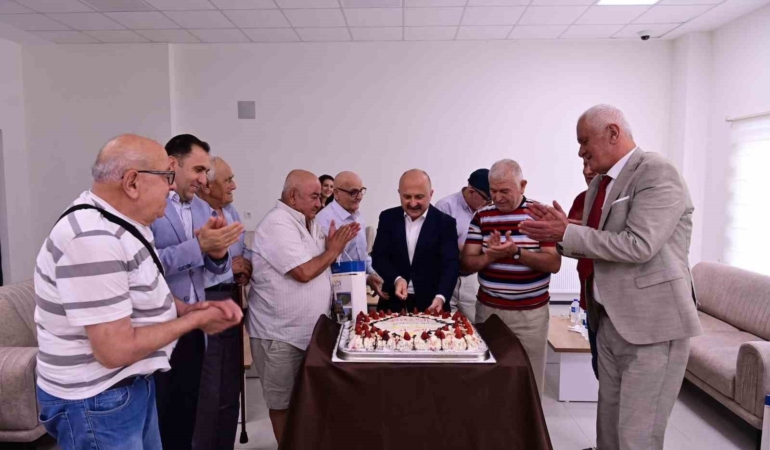 babalar-gununde-huzurevi-sakinleri-ve-sehit-babasi-unutulmadi-1EsHidTS.jpg