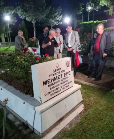 babalar-gununde-kutahya-tayyare-sehitliginde-duygu-dolu-bulusma-UGBxLU21.jpg