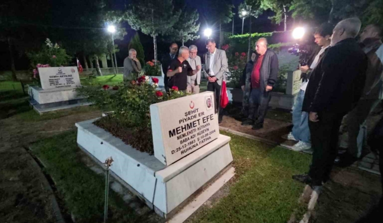 babalar-gununde-kutahya-tayyare-sehitliginde-duygu-dolu-bulusma-UGBxLU21.jpg