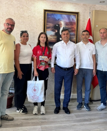 balkan-ikincisi-milli-sporcu-manisada-da-odullendirildi-FE4ECat4.jpg