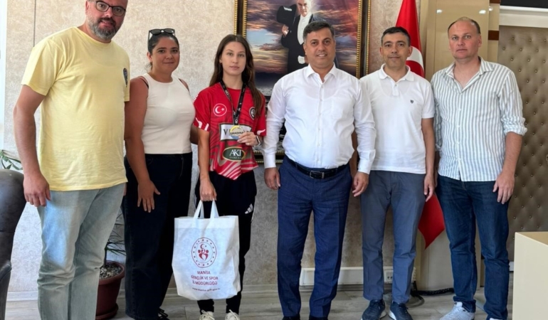 balkan-ikincisi-milli-sporcu-manisada-da-odullendirildi-FE4ECat4.jpg