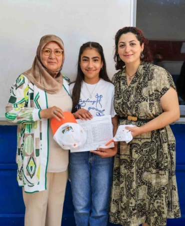 baskan-arslan-ogrencilerin-karne-heyecanina-ortak-oldu-HZqe7YJA.jpg