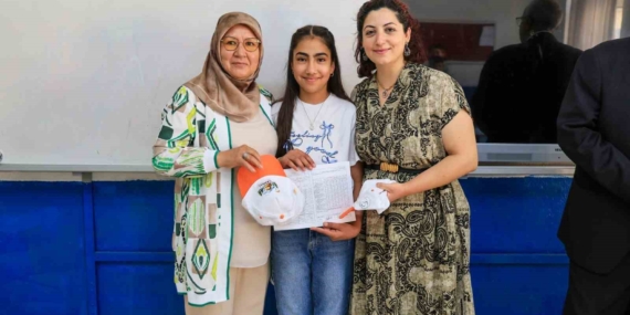 baskan-arslan-ogrencilerin-karne-heyecanina-ortak-oldu-HZqe7YJA.jpg