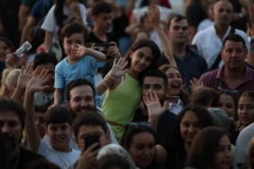 baskan-cercioglu-cocuklari-yilsonu-senligi-ile-bulusturdu-M6NjhCLM.jpg