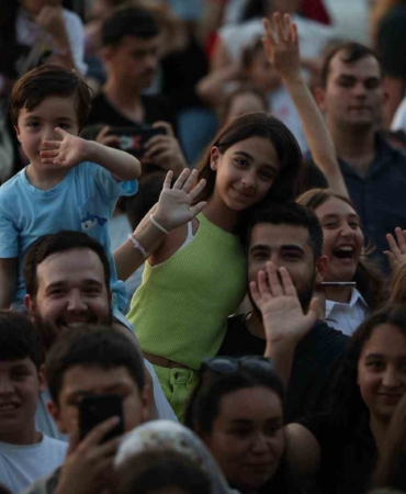 baskan-cercioglu-cocuklari-yilsonu-senligi-ile-bulusturdu-M6NjhCLM.jpg