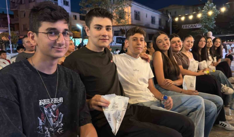 baskan-cercioglu-yenipazarlilari-acik-hava-sinemasi-ile-bulusturdu-d3OnWQbE.jpg