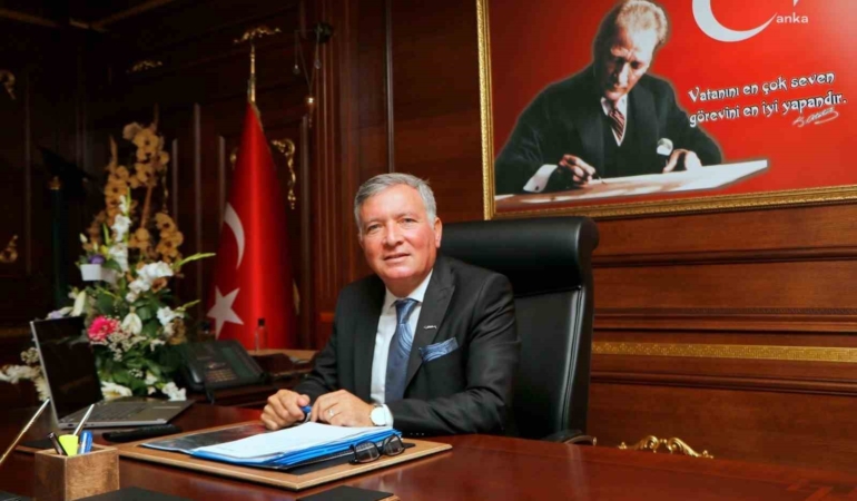 baskan-kepenek-babalarimiz-ailelerimizin-en-kiymetli-degerlerindendir-G4CSi3dQ.jpg