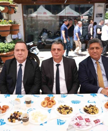 baskan-simsek-annesi-icin-duzenledigi-hayir-programinda-taziyeleri-kabul-etti-PCjStYxv.jpg