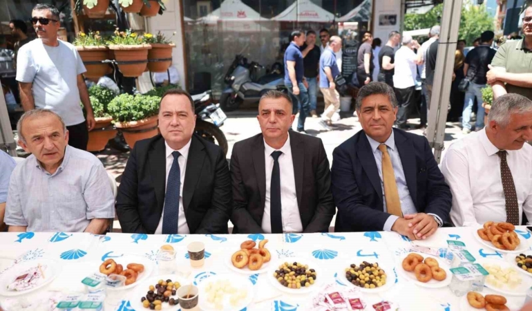 baskan-simsek-annesi-icin-duzenledigi-hayir-programinda-taziyeleri-kabul-etti-PCjStYxv.jpg