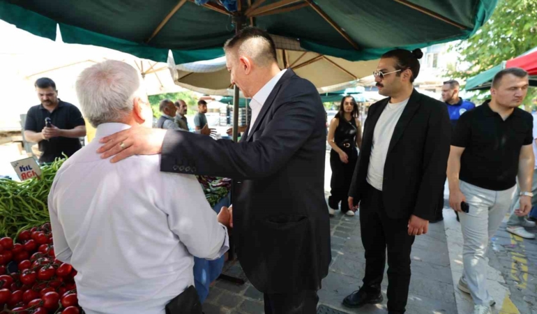 baskan-simsek-pazarci-esnafi-ve-vatandaslarin-sorunlarini-dinledi-3cdQXts6.jpg