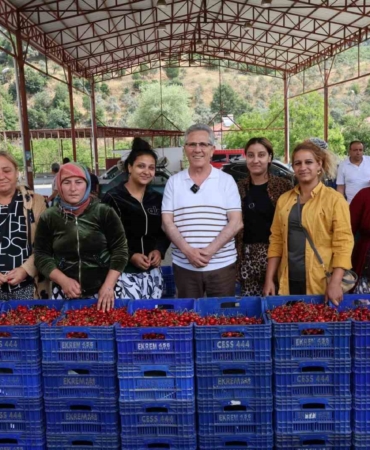 baskan-tetik-asagi-yakacikta-vatandaslarla-bulustu-CsyyzQJj.jpg