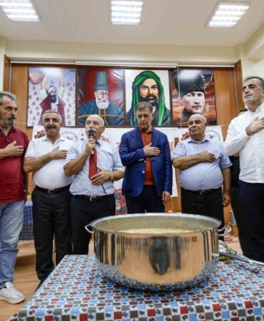 baskan-tugay-asure-lokmasini-paylasti-riLDs5nE.jpg